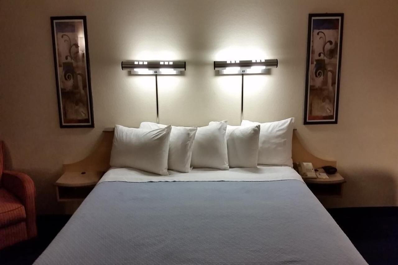 Red Roof Inn Plus + Phoenix West Bagian luar foto