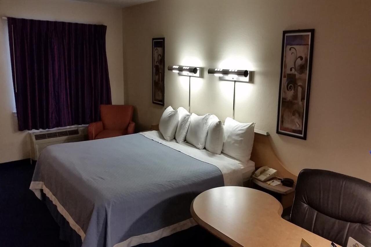 Red Roof Inn Plus + Phoenix West Bagian luar foto